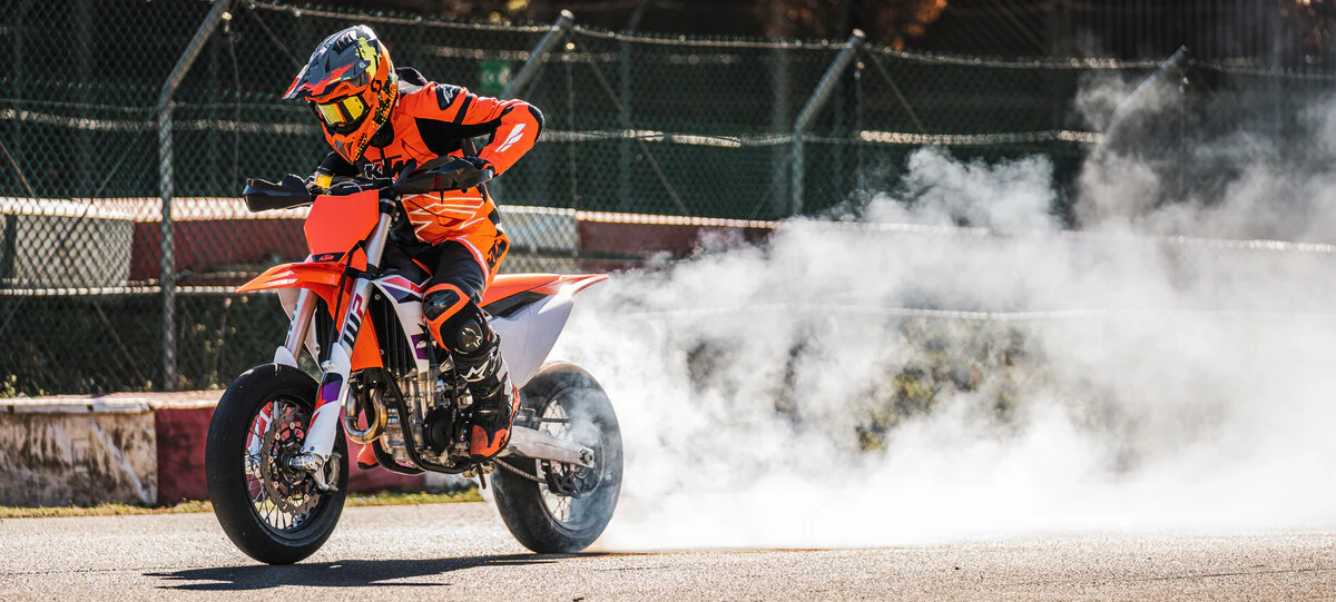 Supermoto – kas tas ir un kam tas piemērots?